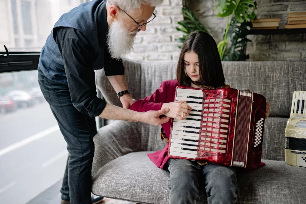 Damien - Nantes, : Professeur d'accordéon diplômé (DEM) donne cours d' accordéon Chromatique pour adulte et enfant débutant ou confirmer Méthode  adaptée à l'âge et niveau de l'élève.