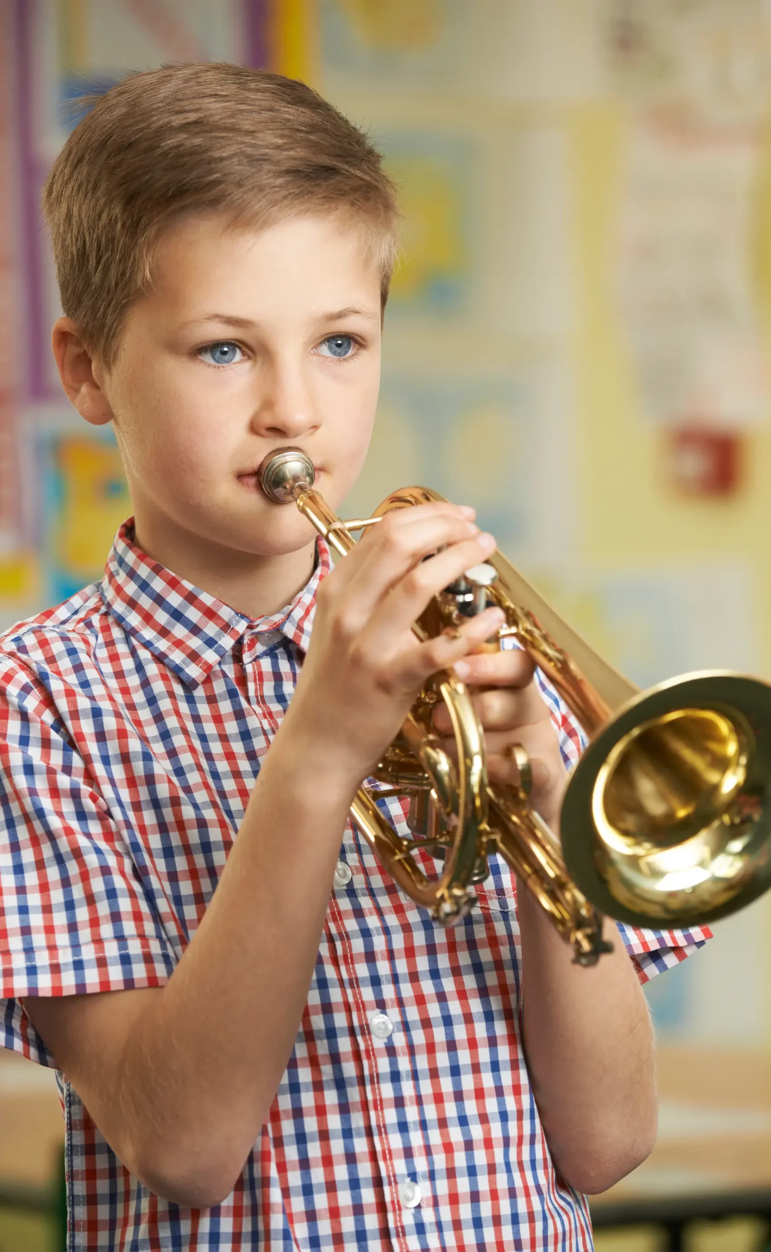 Cours de trompette pour enfants avec un cornet à pistons