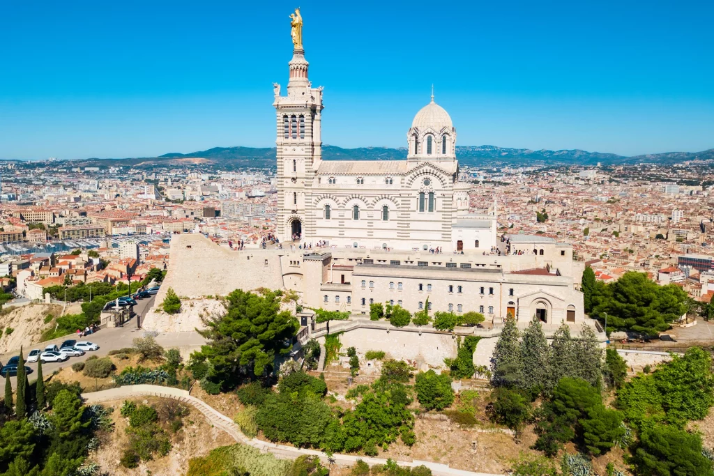 photo de la cathédrale notre dame Marseille