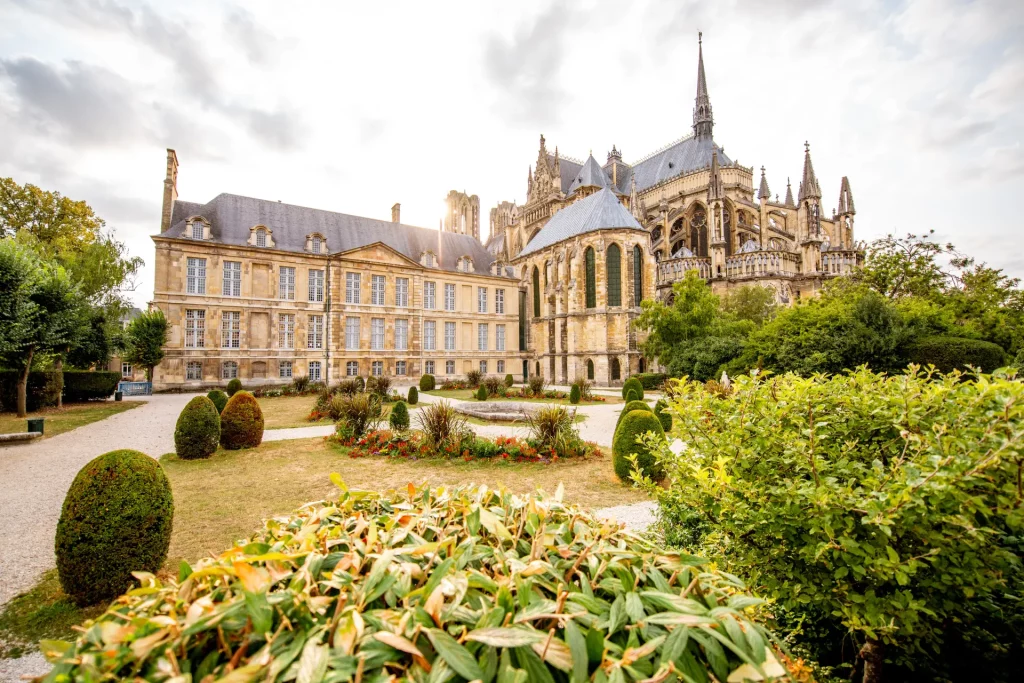 photo dans les jardins de la cathédrale de Reims