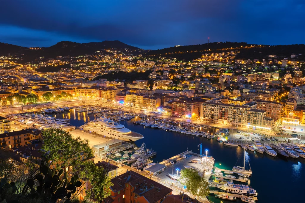 photo du port de Nice de nuit