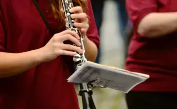 Jouer des morceaux à la clarinette