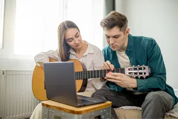 Cours de guitare physique et numérique