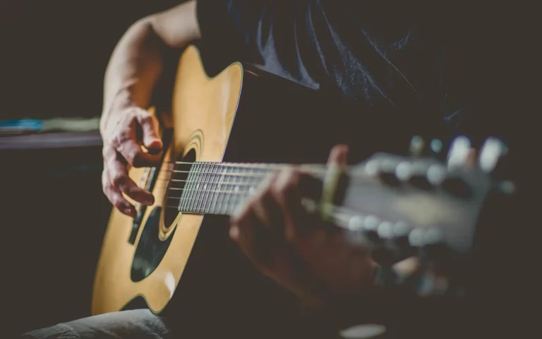15 chansons françaises à la guitare acoustique