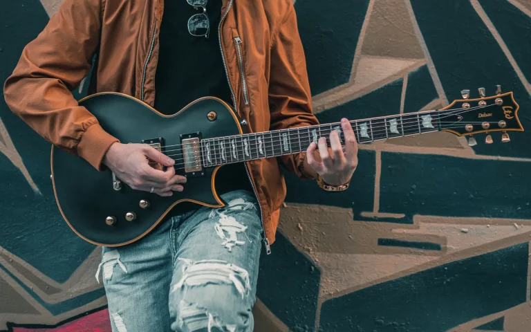 15 chansons françaises accompagnées à la guitare électrique