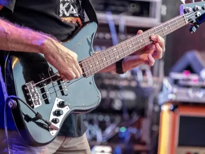 Guitare basse